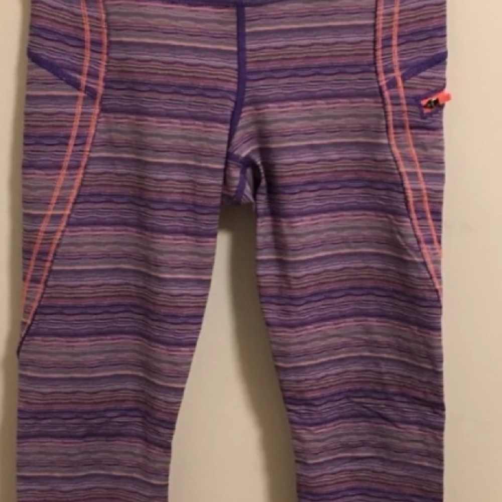 Lululemon Women's Cropped Leggings size 4